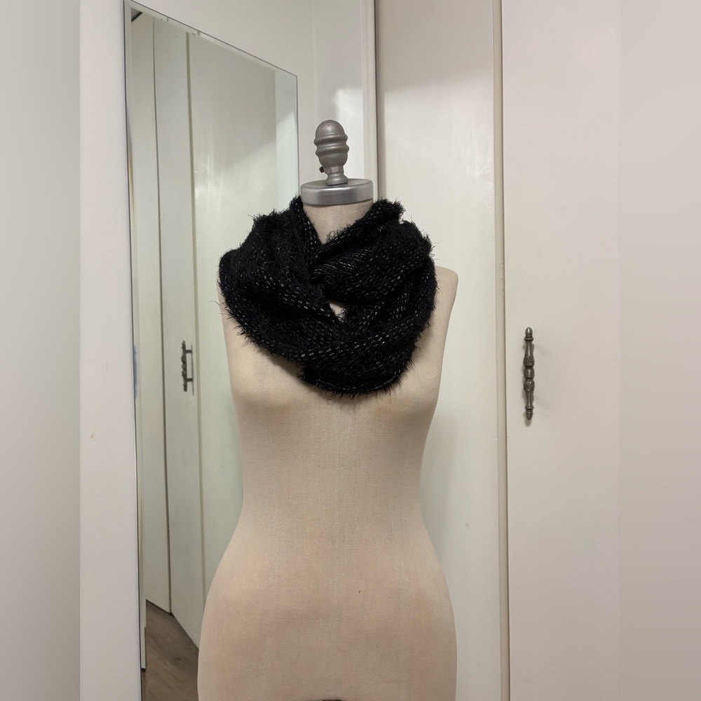 Woman’s Black Fuzzy Knit Infinity Scarf Cozy Winter Chunky Loop Soft Shimmer OS
